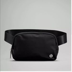 Lululemon Everywhere Belt Bag in Black